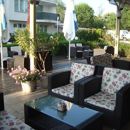 Hotel Astra Ράβντα Εξωτερικό φωτογραφία