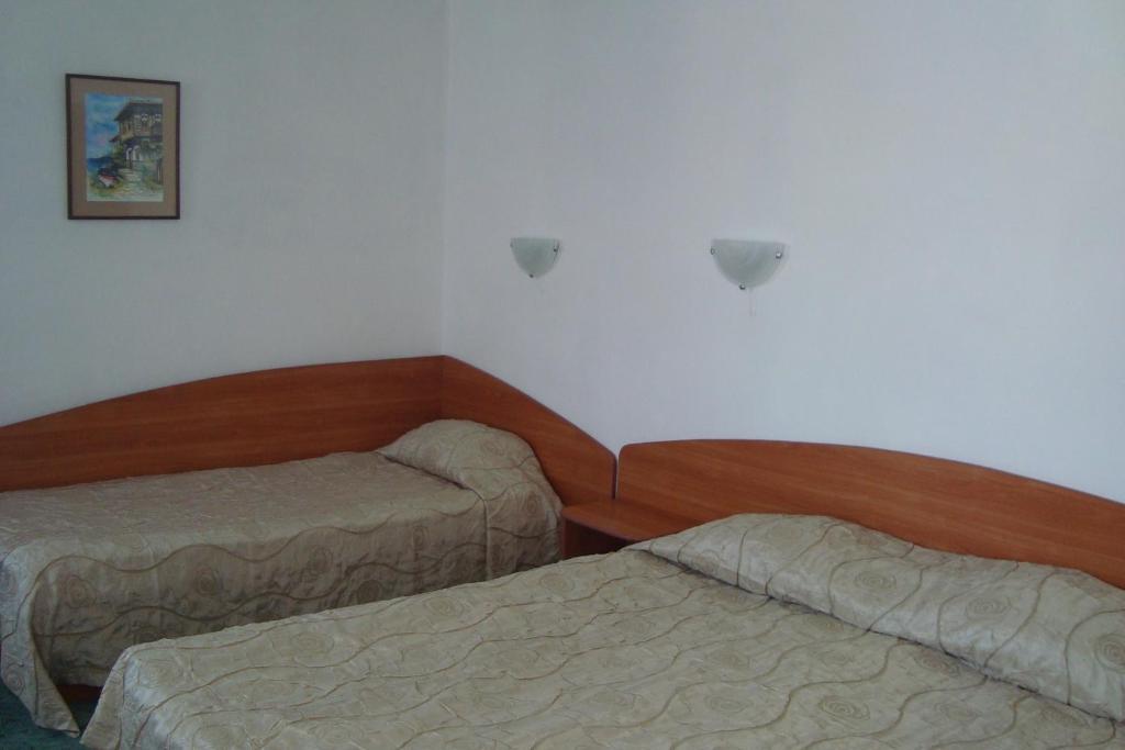 Hotel Astra Ράβντα Δωμάτιο φωτογραφία