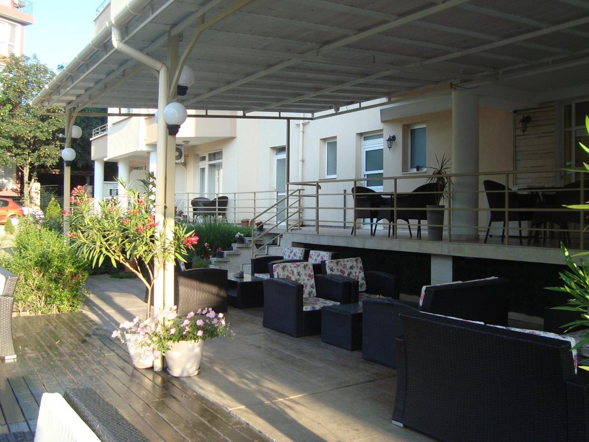 Hotel Astra Ράβντα Εξωτερικό φωτογραφία