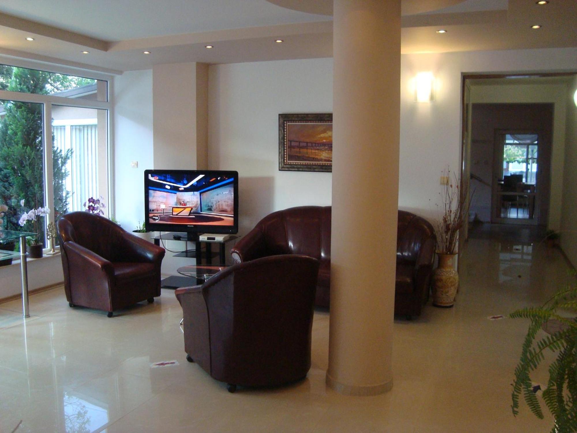 Hotel Astra Ράβντα Εξωτερικό φωτογραφία