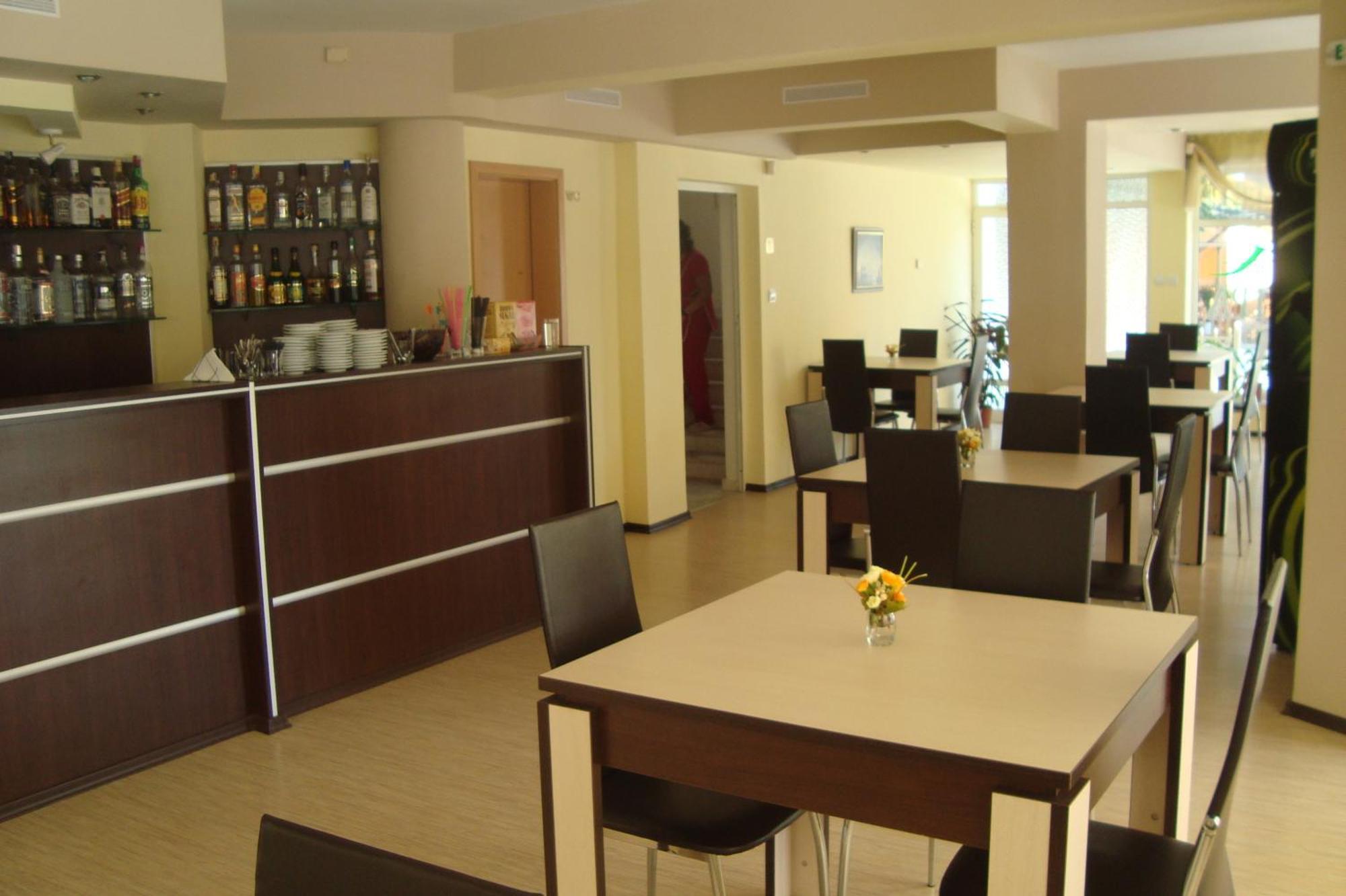 Hotel Astra Ράβντα Εξωτερικό φωτογραφία