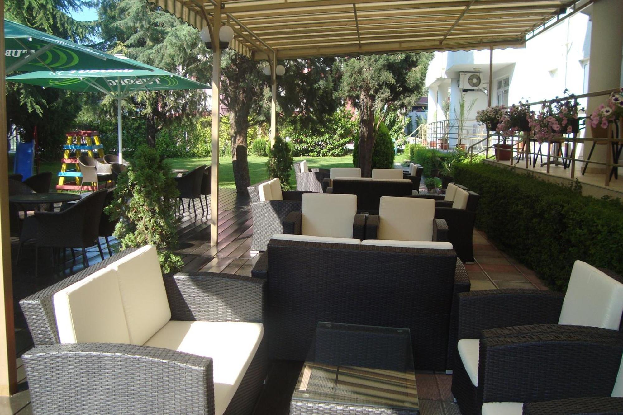 Hotel Astra Ράβντα Εξωτερικό φωτογραφία