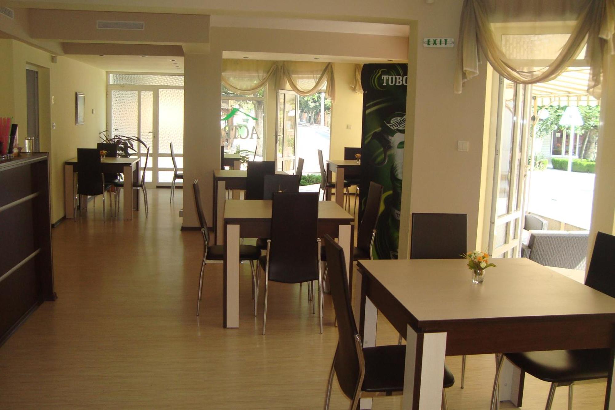 Hotel Astra Ράβντα Εξωτερικό φωτογραφία