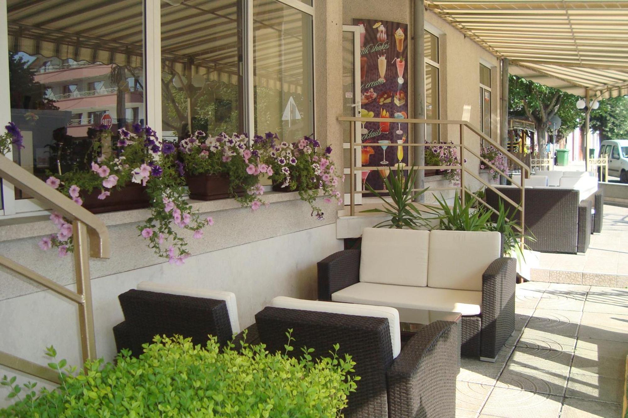Hotel Astra Ράβντα Εξωτερικό φωτογραφία
