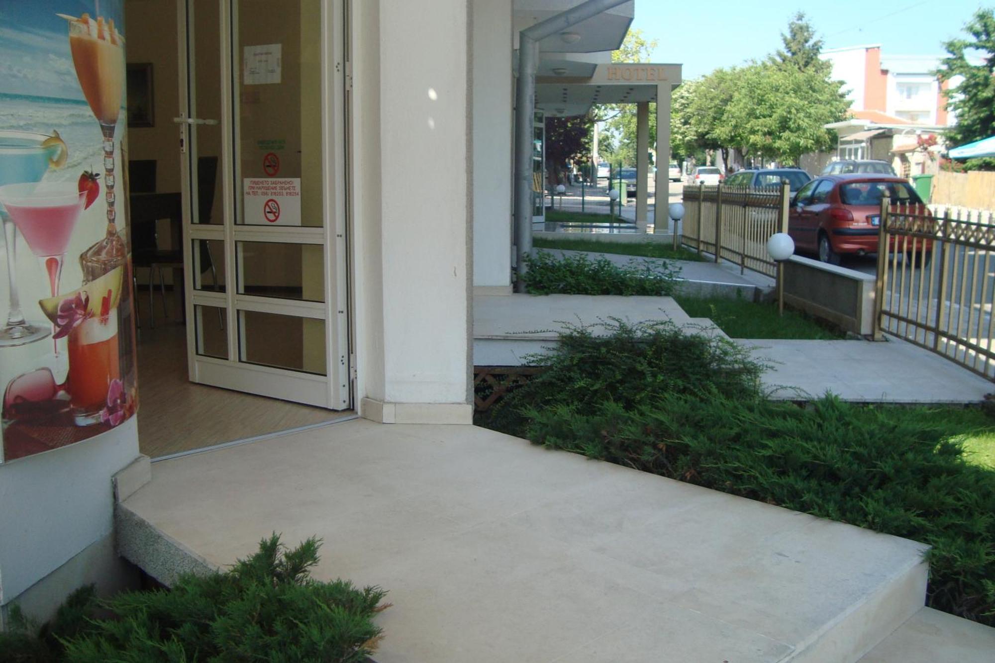 Hotel Astra Ράβντα Εξωτερικό φωτογραφία