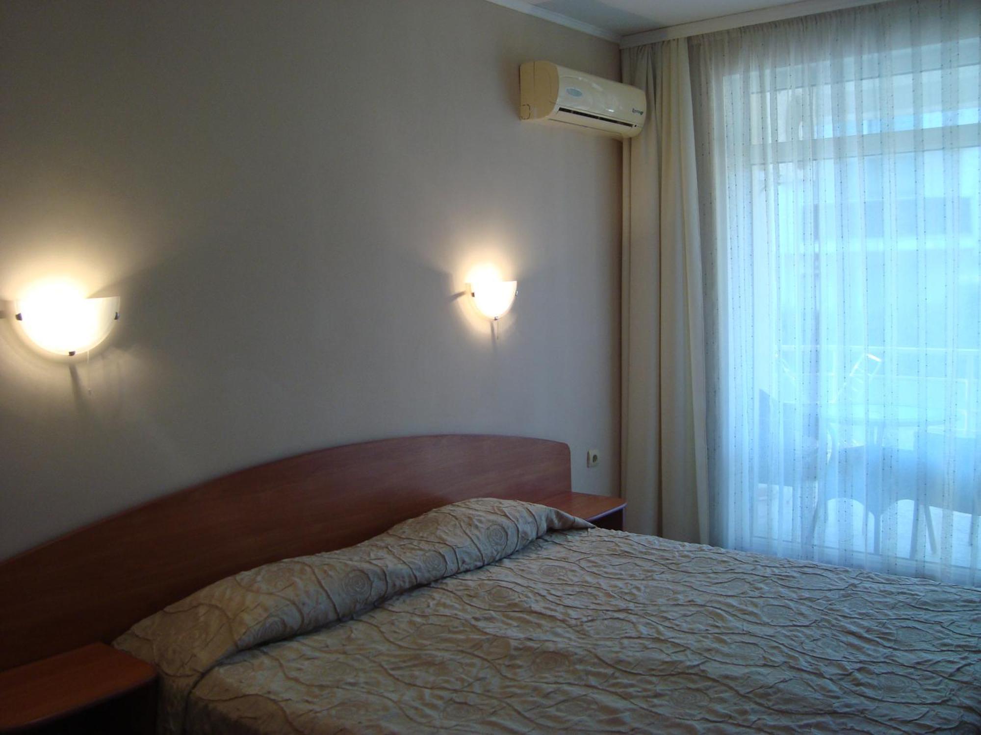 Hotel Astra Ράβντα Εξωτερικό φωτογραφία