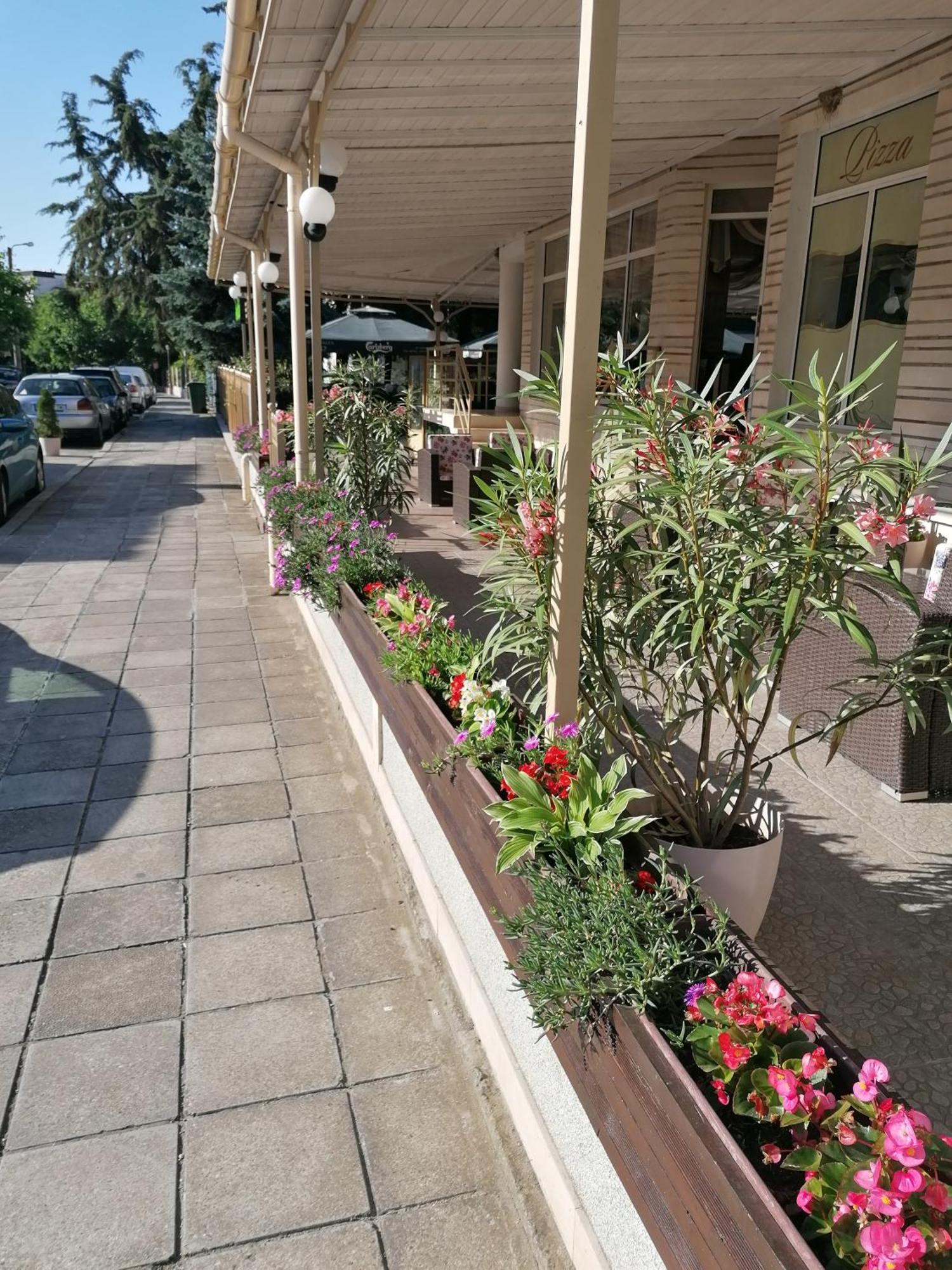 Hotel Astra Ράβντα Εξωτερικό φωτογραφία