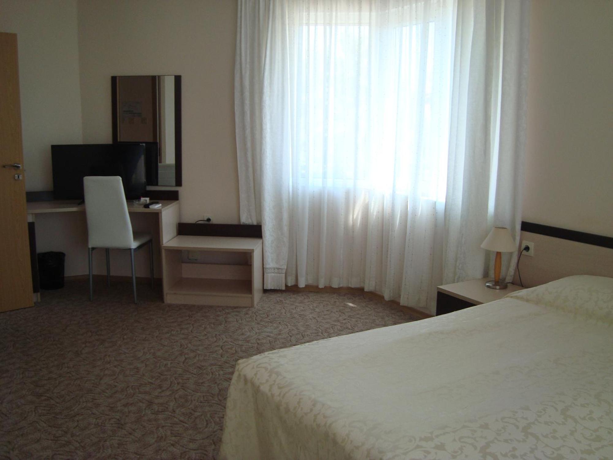 Hotel Astra Ράβντα Εξωτερικό φωτογραφία