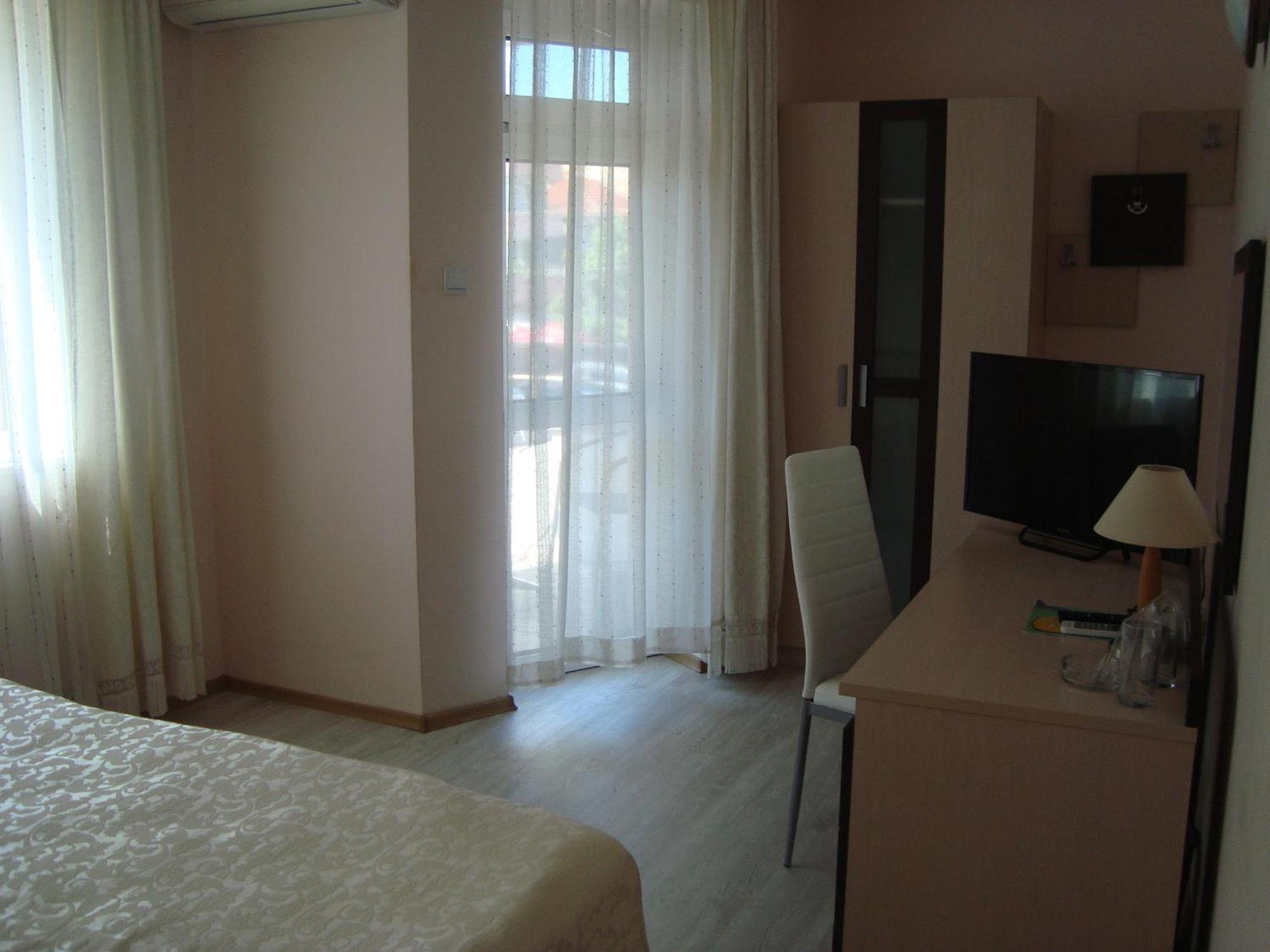 Hotel Astra Ράβντα Εξωτερικό φωτογραφία