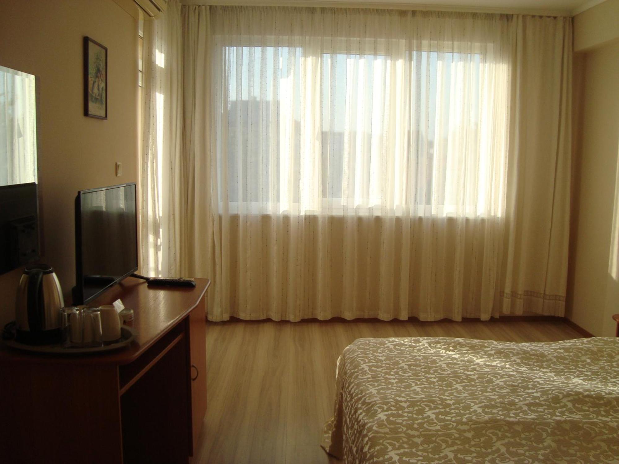 Hotel Astra Ράβντα Εξωτερικό φωτογραφία