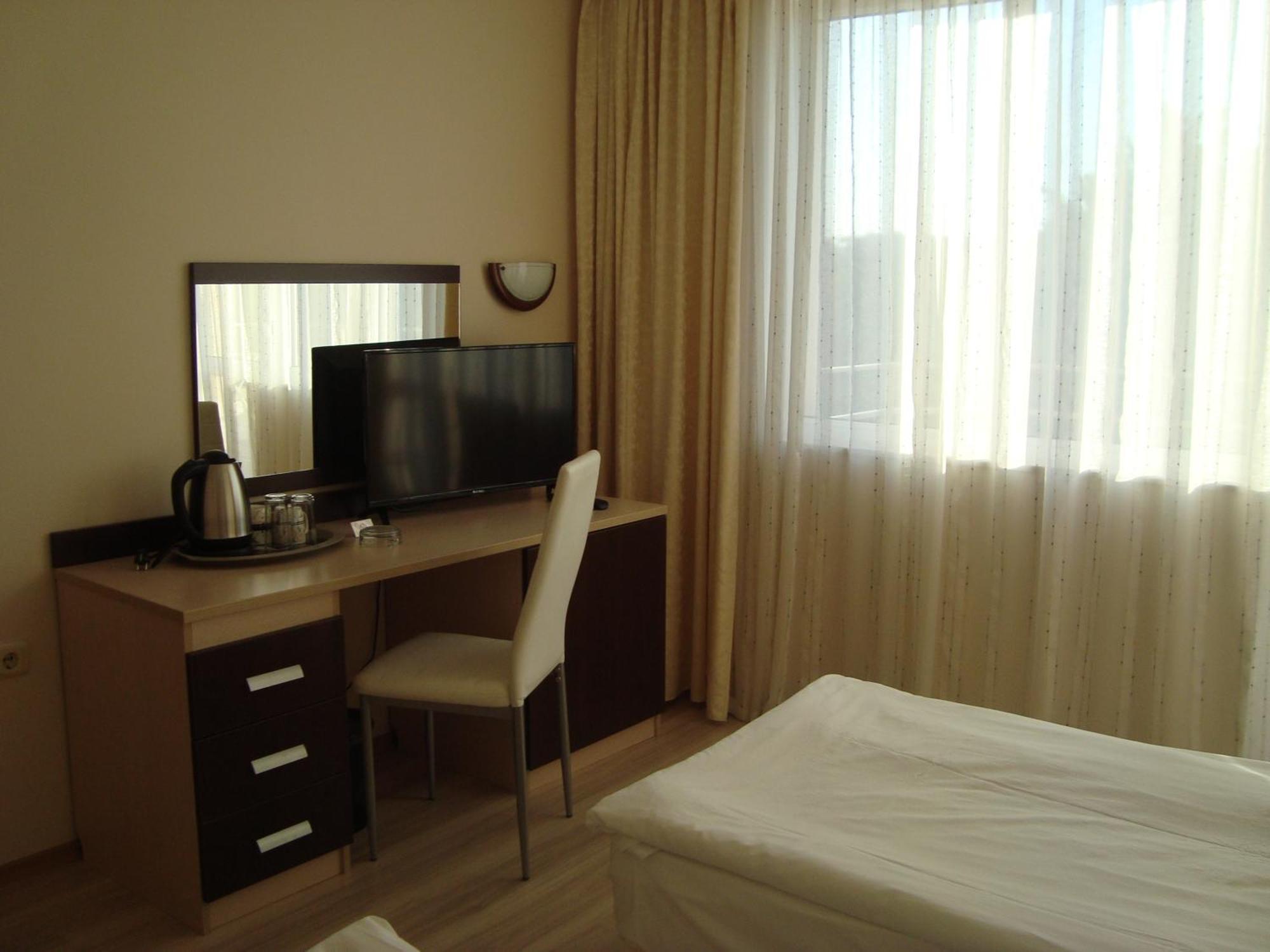 Hotel Astra Ράβντα Εξωτερικό φωτογραφία