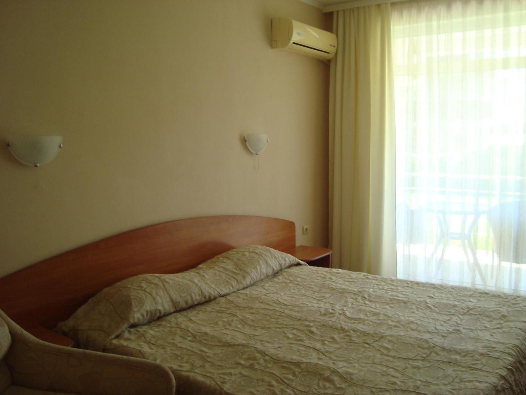 Hotel Astra Ράβντα Εξωτερικό φωτογραφία
