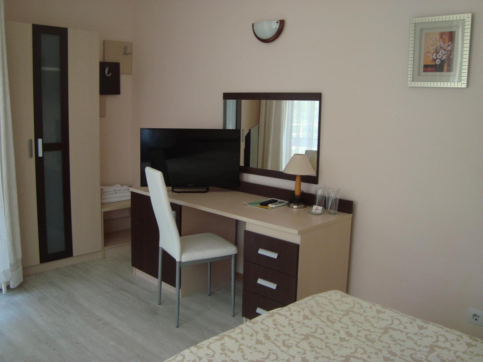 Hotel Astra Ράβντα Εξωτερικό φωτογραφία