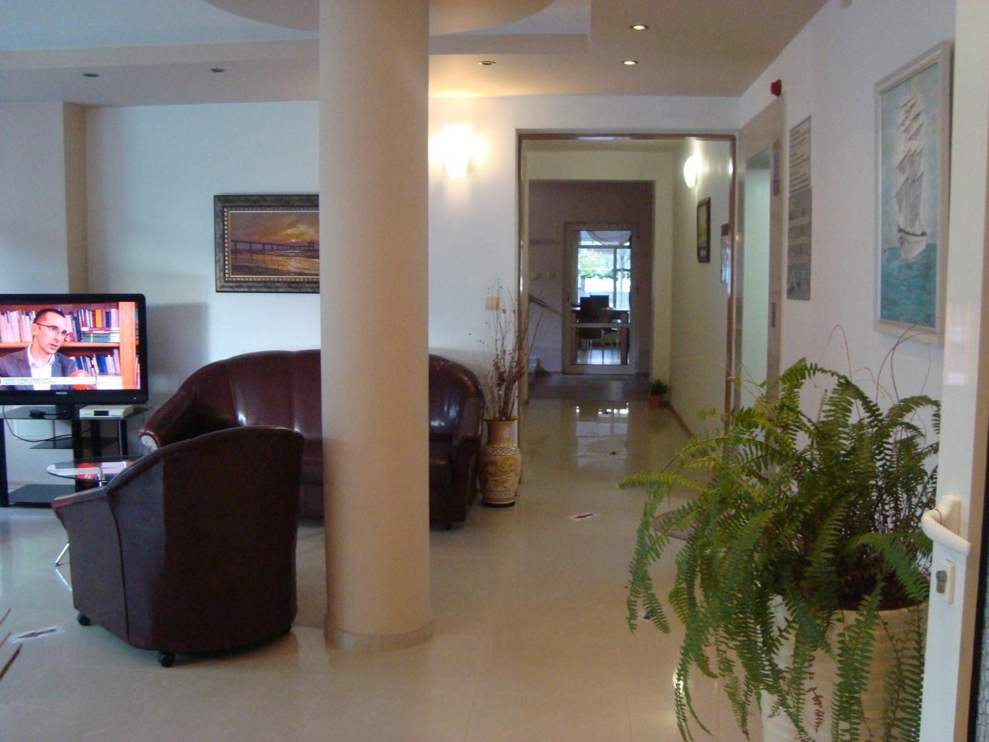 Hotel Astra Ράβντα Εξωτερικό φωτογραφία