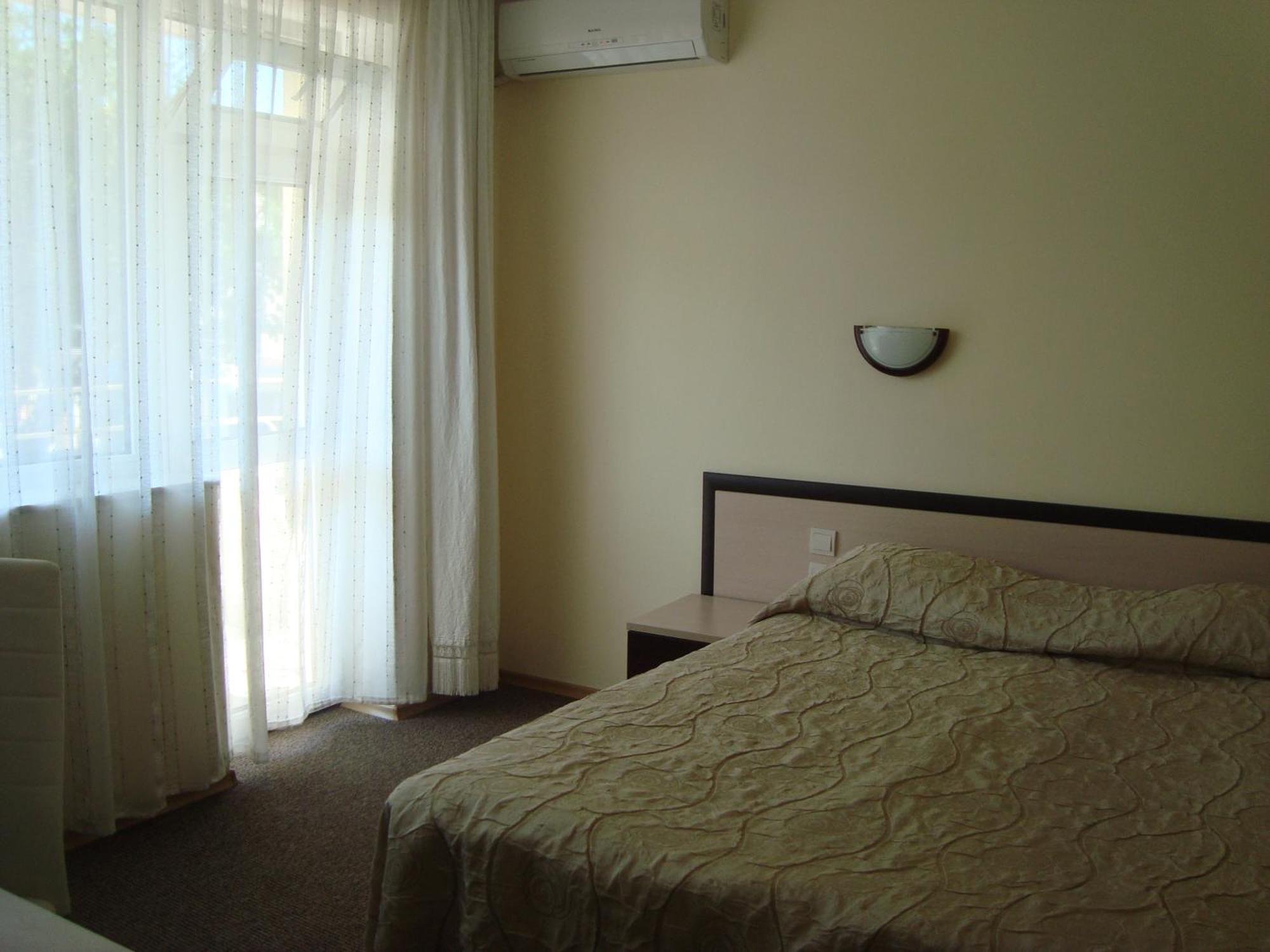 Hotel Astra Ράβντα Εξωτερικό φωτογραφία