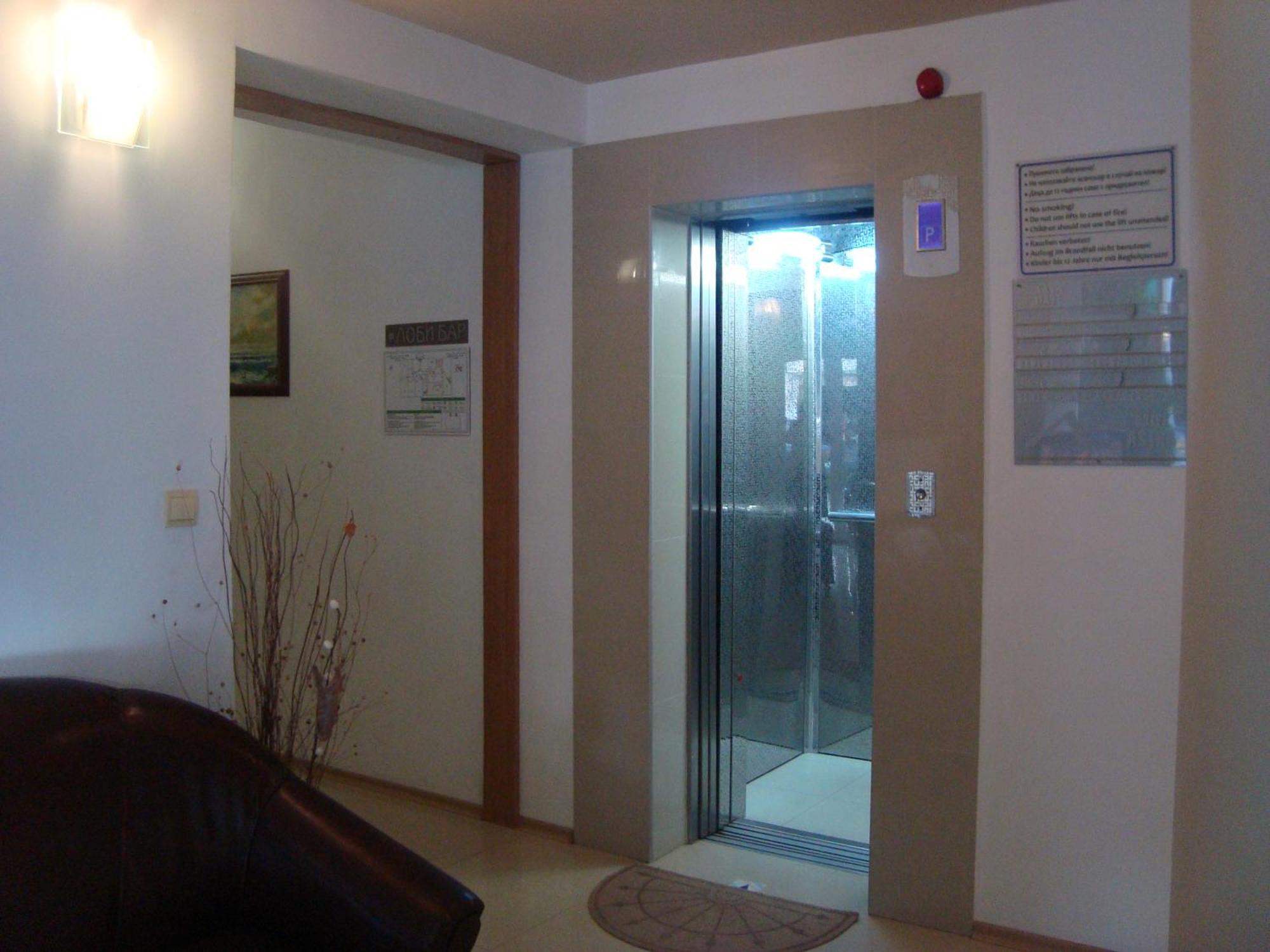 Hotel Astra Ράβντα Εξωτερικό φωτογραφία