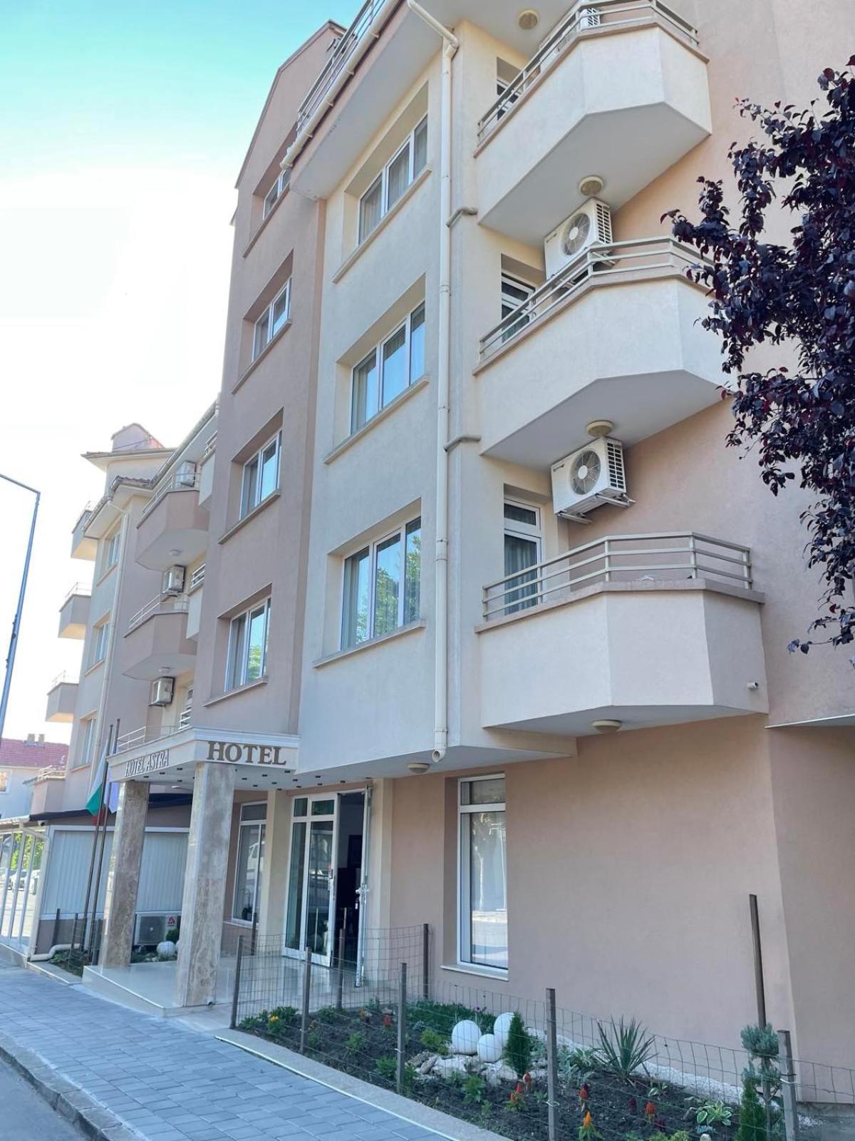 Hotel Astra Ράβντα Εξωτερικό φωτογραφία