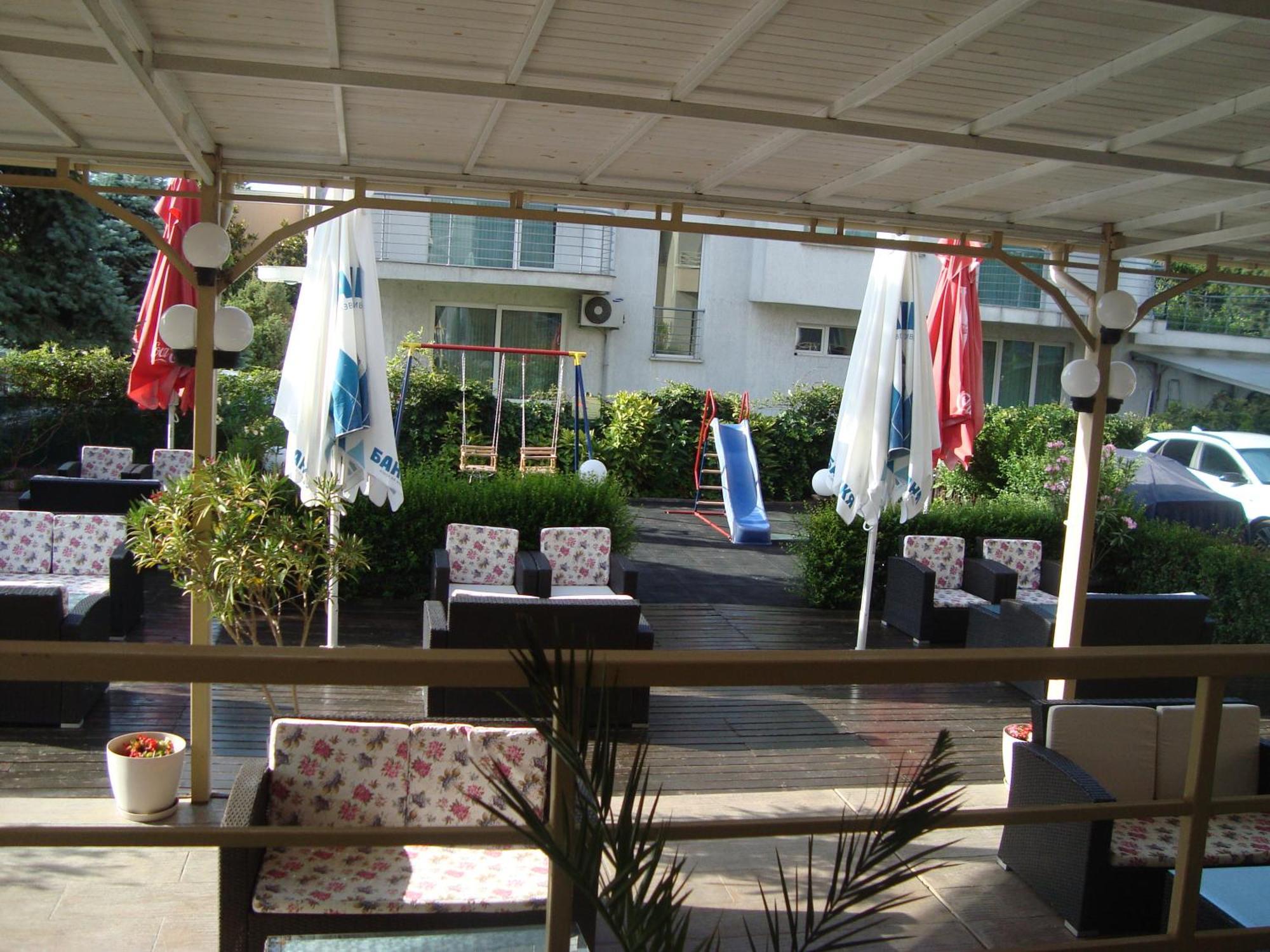 Hotel Astra Ράβντα Εξωτερικό φωτογραφία