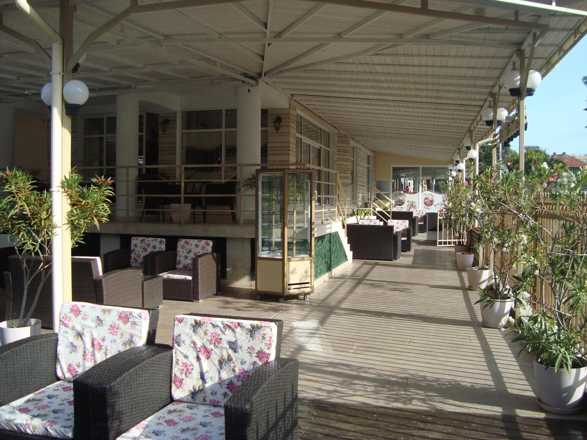 Hotel Astra Ράβντα Εξωτερικό φωτογραφία