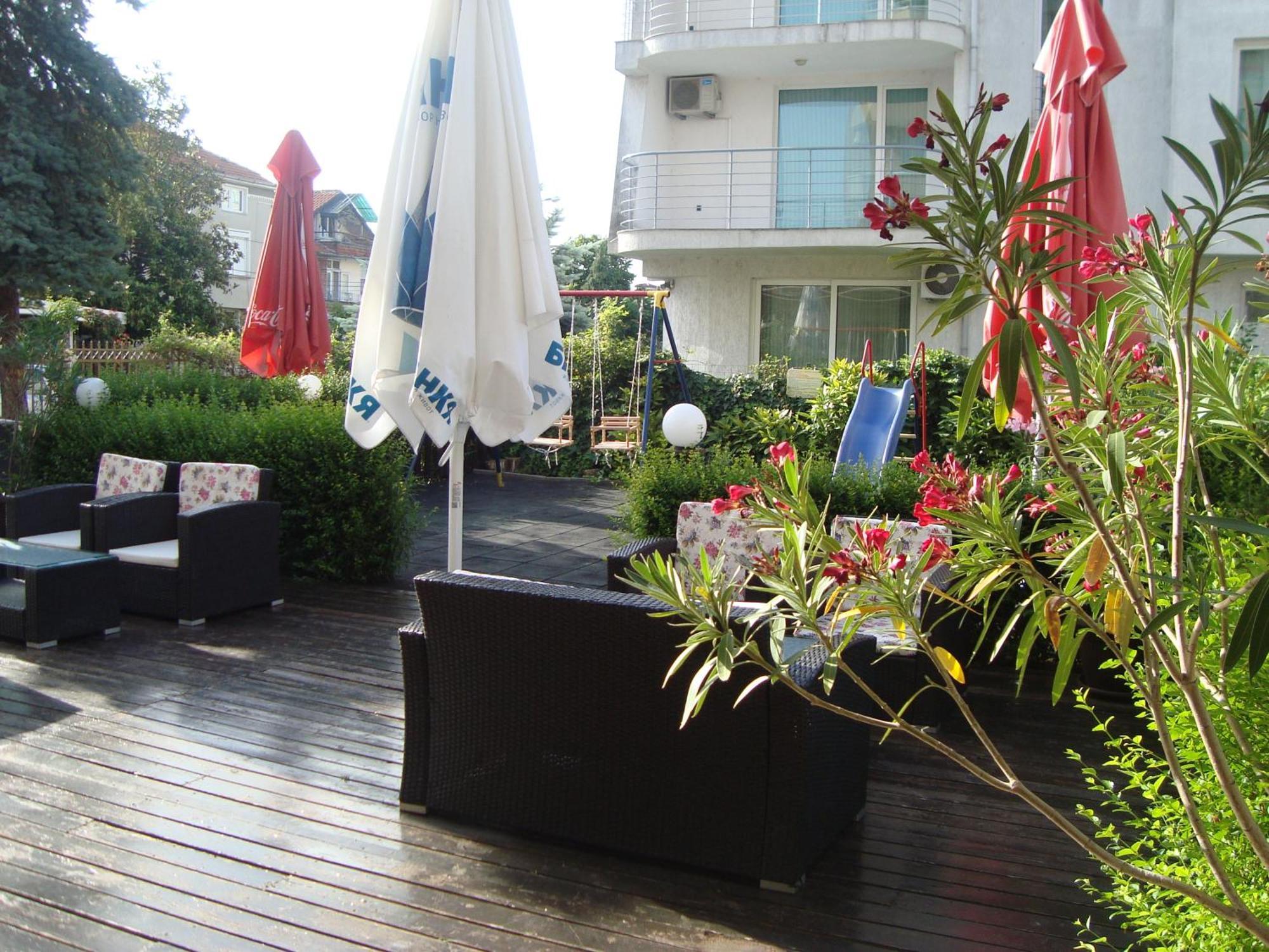 Hotel Astra Ράβντα Εξωτερικό φωτογραφία