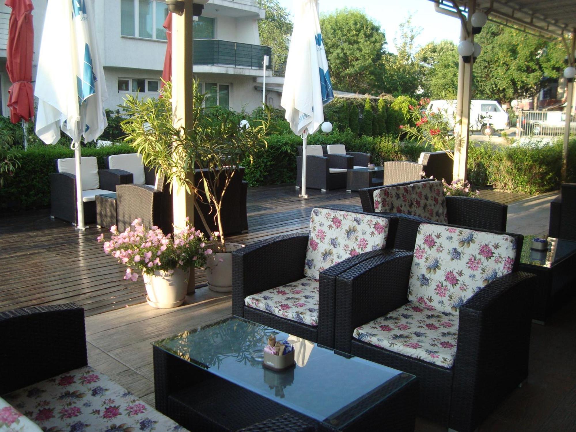 Hotel Astra Ράβντα Εξωτερικό φωτογραφία