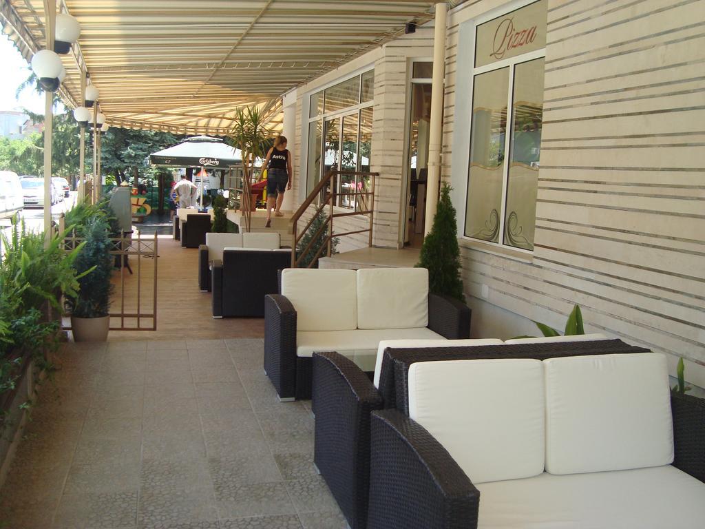 Hotel Astra Ράβντα Εξωτερικό φωτογραφία