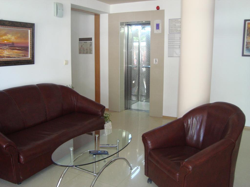 Hotel Astra Ράβντα Εξωτερικό φωτογραφία