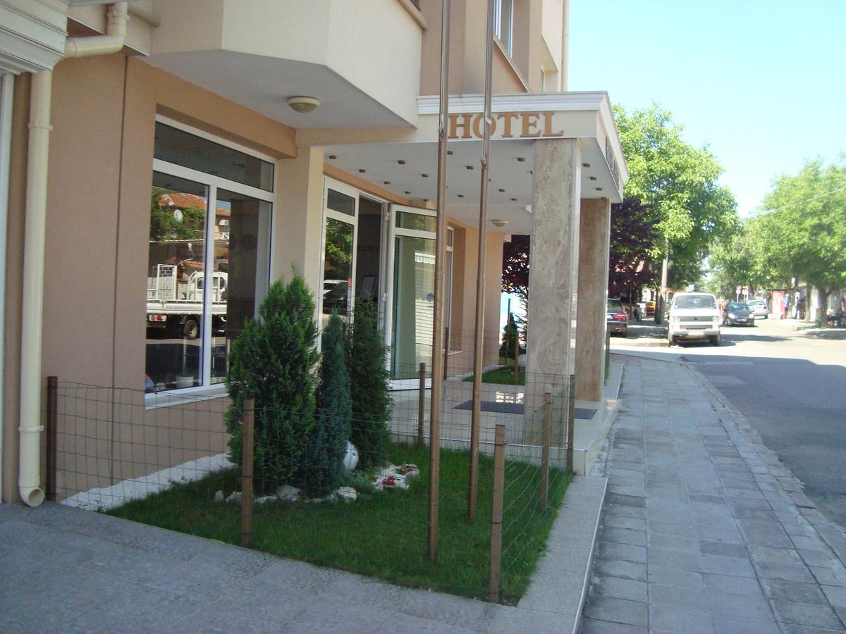Hotel Astra Ράβντα Εξωτερικό φωτογραφία