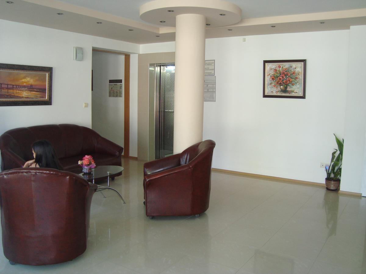 Hotel Astra Ράβντα Εξωτερικό φωτογραφία
